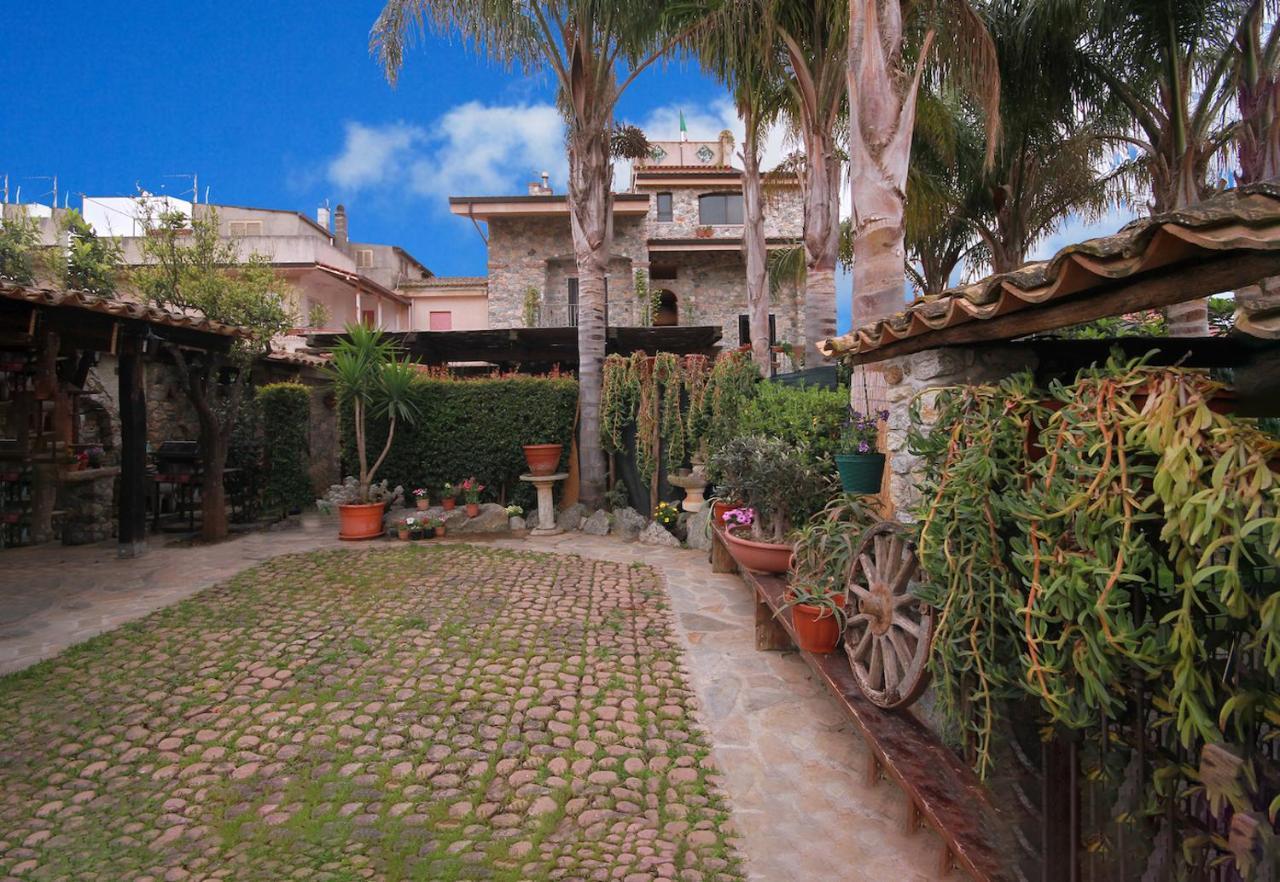 Villa Basilio Accommodation Ricadi Exterior foto